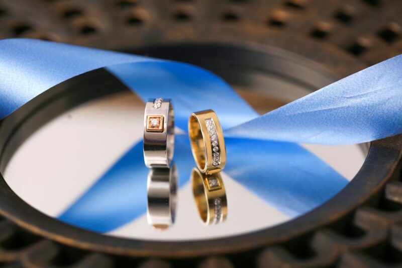 Ideias de gravação para alianças de bodas de estanho ou zinco