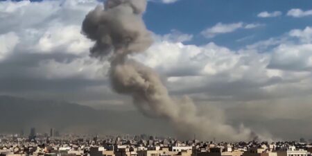 Israel Realiza Ataques Aéreos em Grande Escala no Irã Crédito: © Frame/Reuters - Proibido reprodução